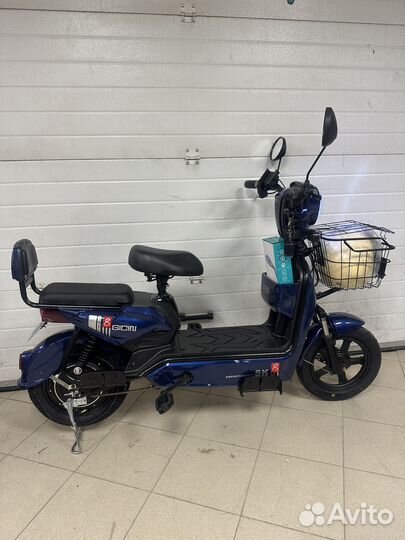 Новый в наличии в перми электроскутер 450w