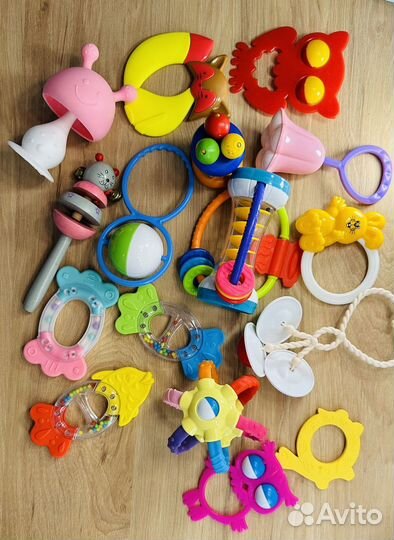 Большой пакет игрушек и погремушек