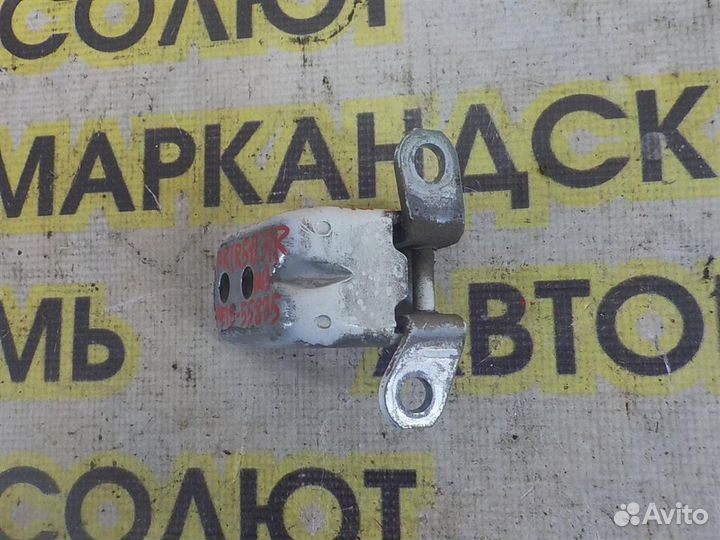 Петля двери задней правой нижняя Nissan Pathfinde