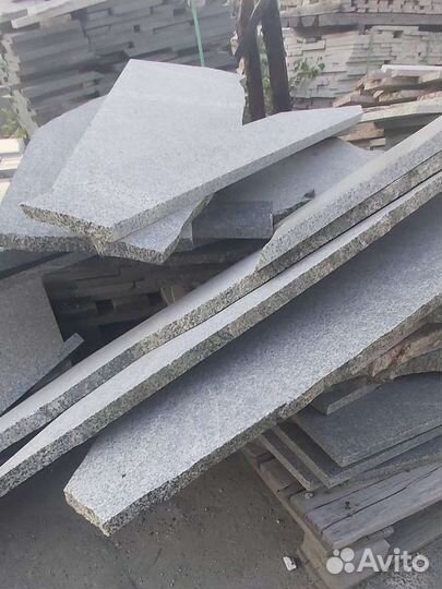 Гранитные плиты для дорожек и фасада (брекчия)