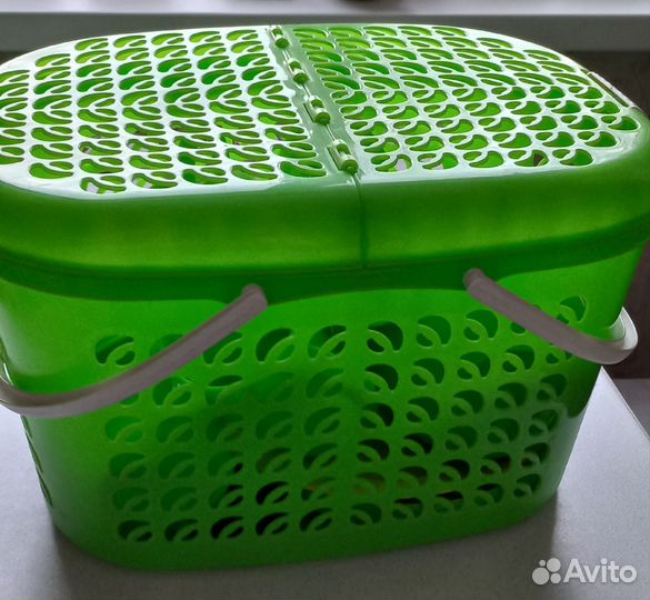 Набор посуды для пикника в корзине