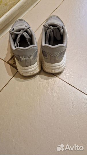 Кроссовки женские 36