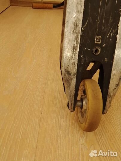 Трюковой самокат кастом в парк