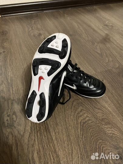 Футбольные бутсы nike
