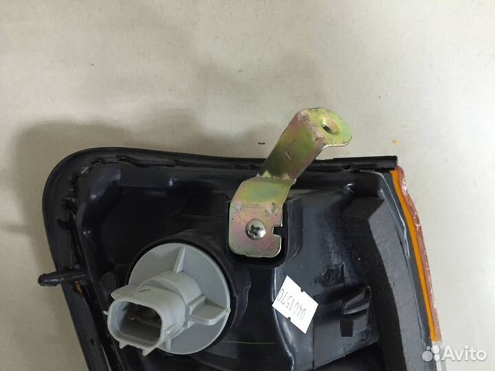 Указатель поворота левый Mitsubishi Pajero/Montero