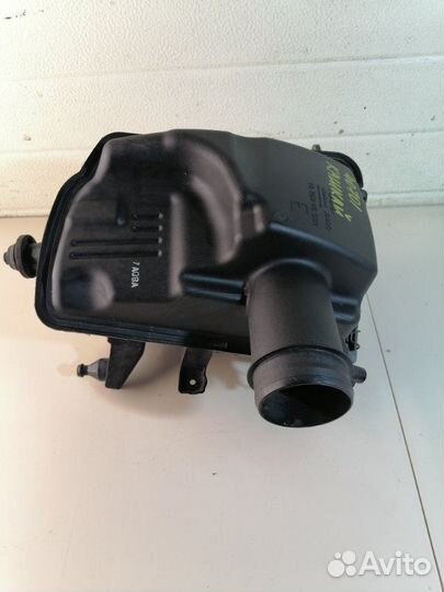 Корпус воздушного фильтра Nissan Dualis J10 MR20DE