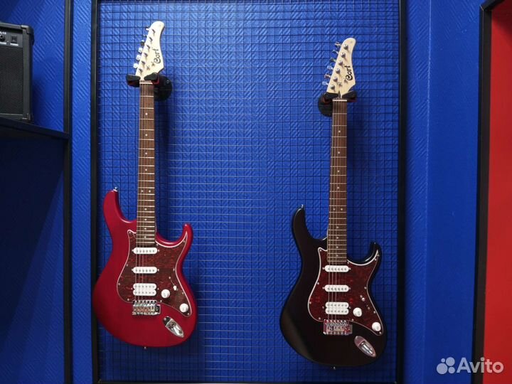 Электрогитара Cort черная и красная