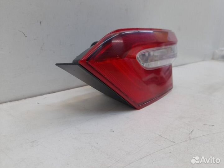 Фонарь в крышку багажника правый Toyota Camry XV70