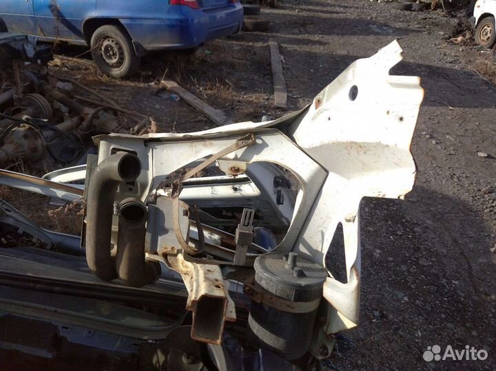 Передний правый угол газель