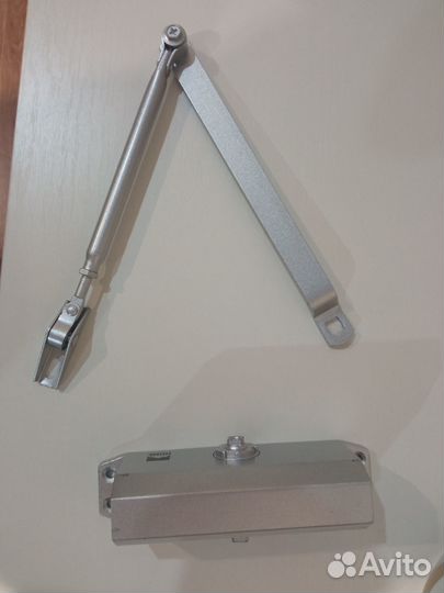 Доводчик дверной