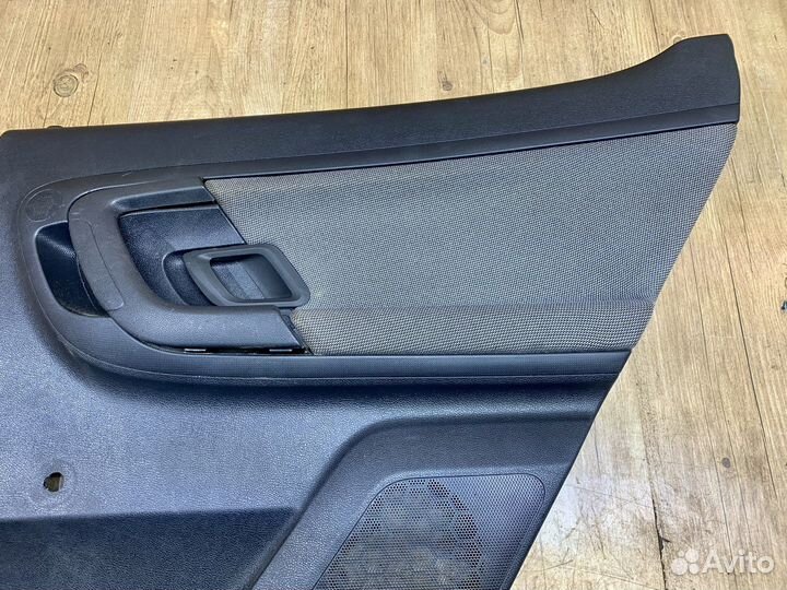 Обшивка двери задняя правая Skoda Fabia 2