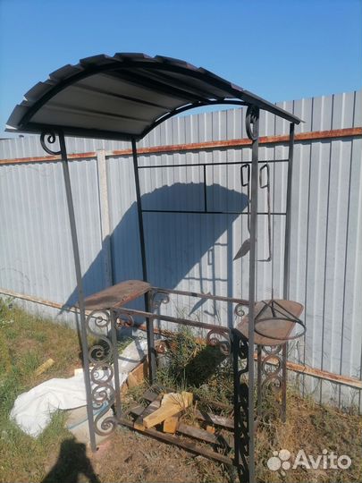 Мангал с крышей