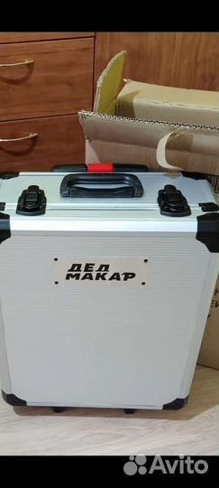 Набор инструментов для авто в чемодане