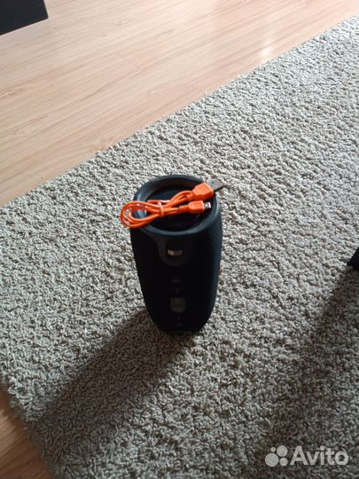 Портативная колонка jbl
