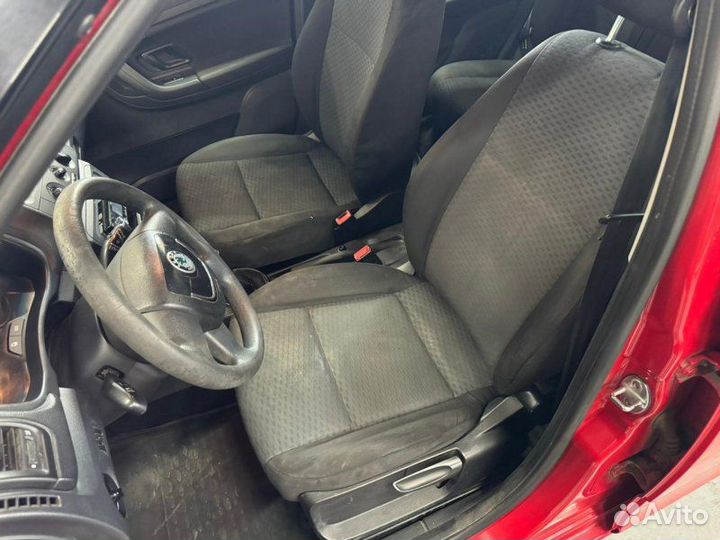 Уплотнитель проема двери передний правый Skoda