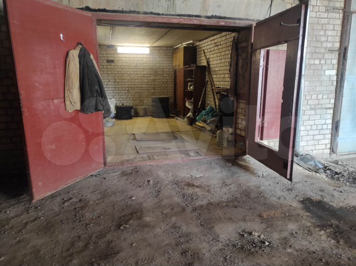 Гараж, > 30 м²