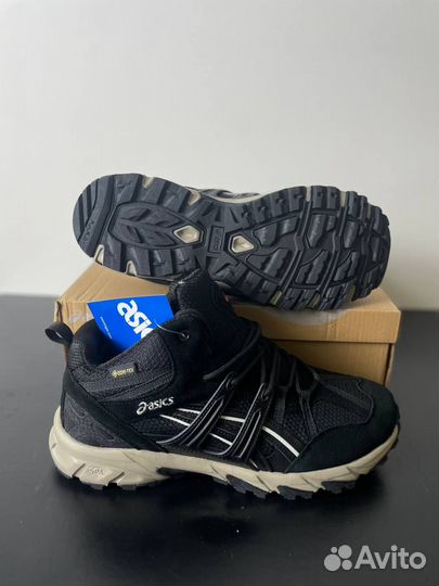 Зимние кроссовки asics