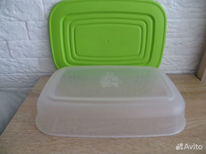 Контейнеры и др кухонная утварь (всё пластик)