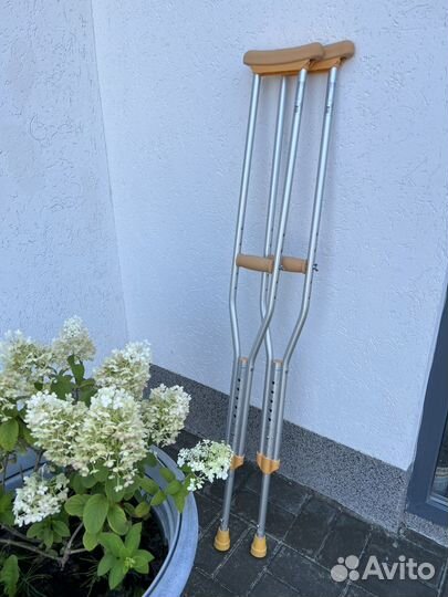 Тутор наколенник Костыли и костыль