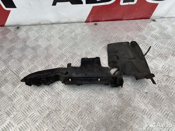 Воздухозаборник радиатора левый Audi A6 C6