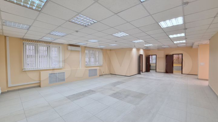 Офис с парковкой в центре города, 266.7 м²