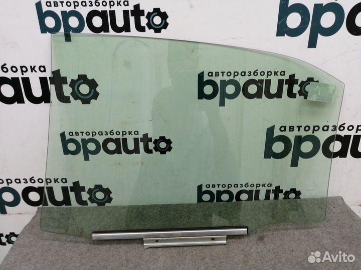 Стекло задней правой двери 68113-33150 Toyota