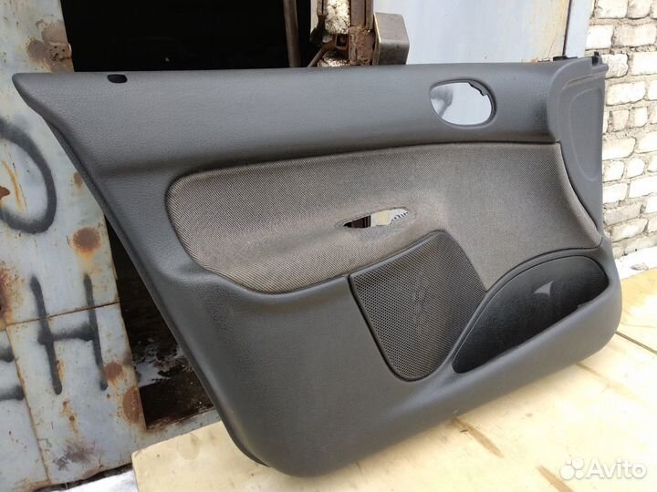 Обшивка передней левой двери Пежо 206