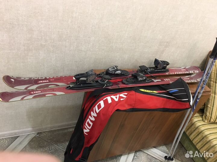 Горнолые лыжи, палки, ботинки чехол