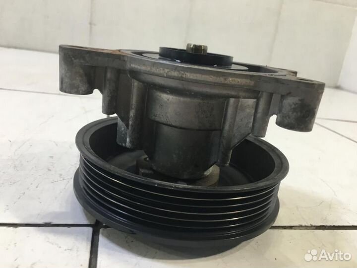 Насос водяной помпа Volkswagen Passat B7