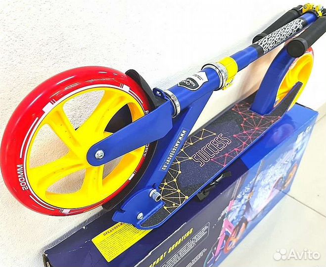 Самокат детский с большими колёсами. Светится