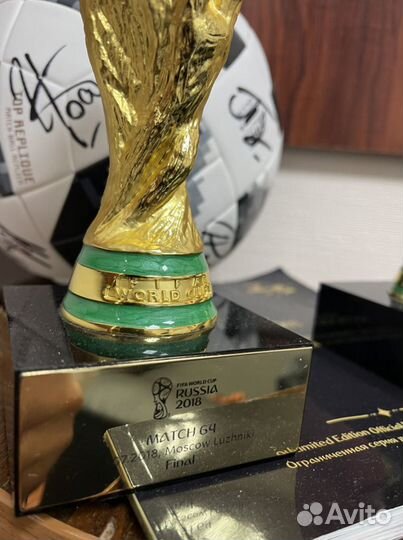 Мяч с автографами сборной России по футболу чм-18