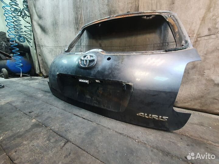 Крышка багажника Toyota Auris E150