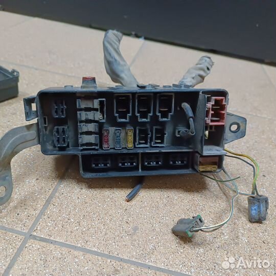 Блок предохранителей подкапотный Subaru Legacy 2