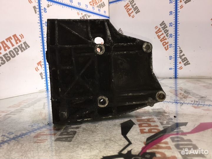 Мерседес Спринтер Кронштейн генератора