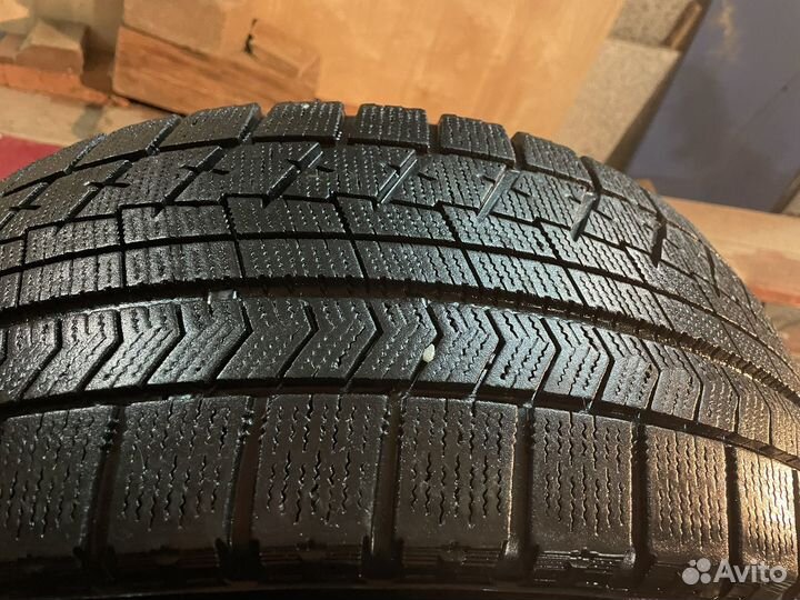 Bridgestone Blizzak VRX 225/50 R17