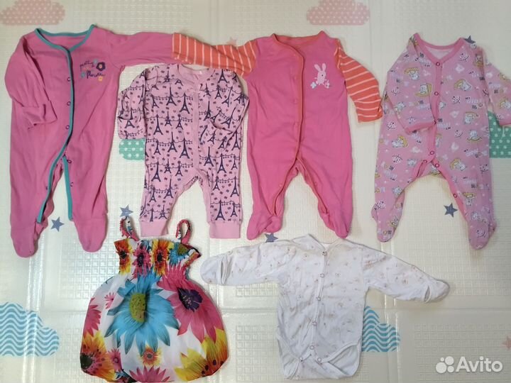 Много вещей на девочку с рождения
