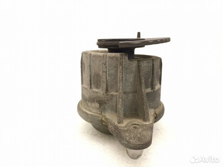 Опора двигателя правая Mercedes-Benz C-Class W204