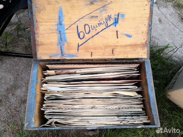 Виниловые пластинки и ящик