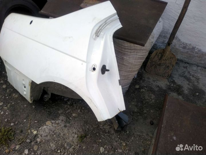 Nissan bluebird крыло