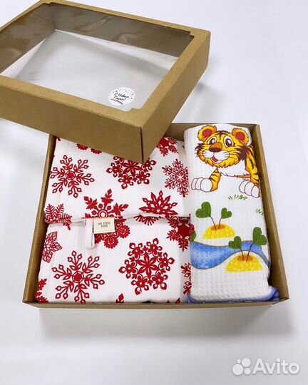 Прихватки и полотенце