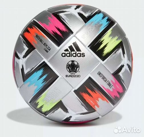 Футбольный мяч adidas uniforia