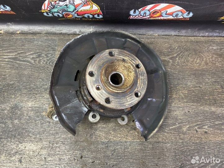 Кулак задний правый Bmw F30 седан N47D20C 07.2012