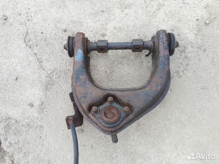 Рычаг передний правый верхний Mitsubishi Pajero 2