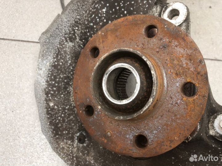 Кулак поворотный передний левый Audi A4 седан 2.0