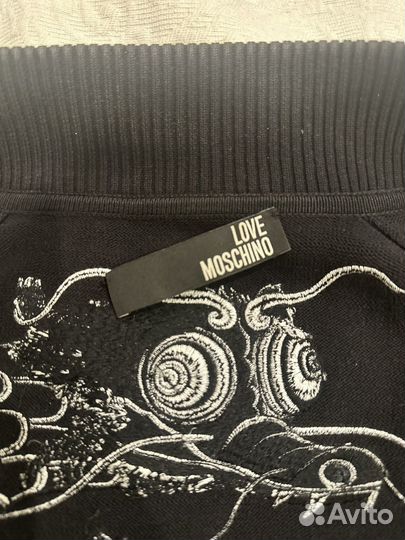 Трикотажный бомбер love moschino