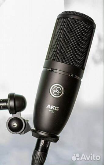 Студийный микрофон и звуковая карта