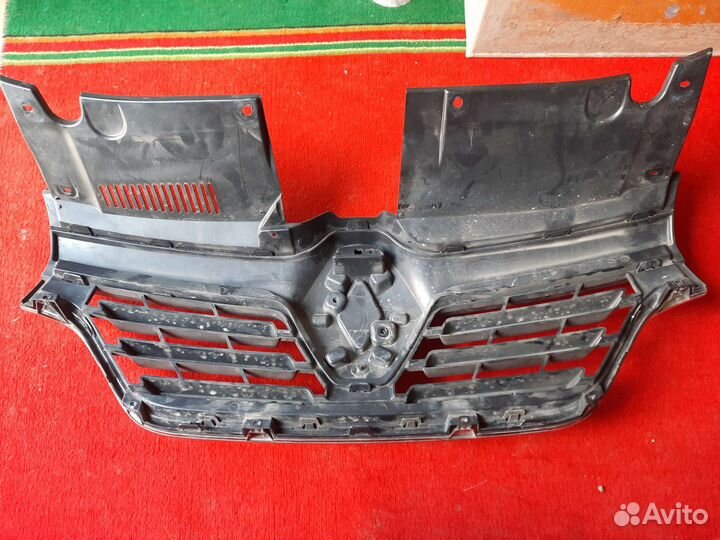 Решетка радиатора Renault logan 2