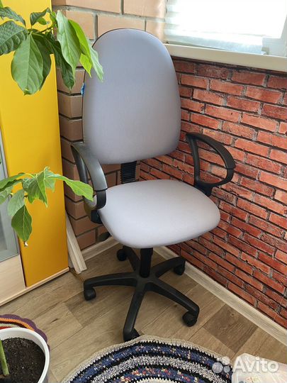 Офисное кресло бюрократ