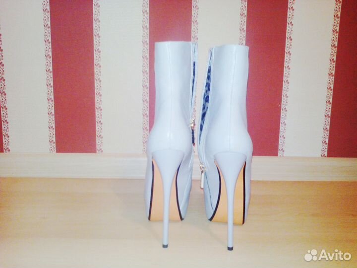 Продаю ботильоны