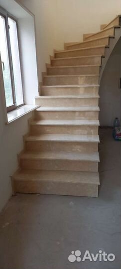 Лестница из мрамора